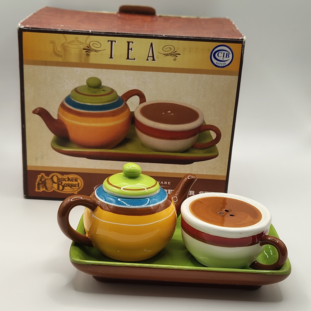 Cracker Barrel Tea Salt And Pepper Shakers NIB